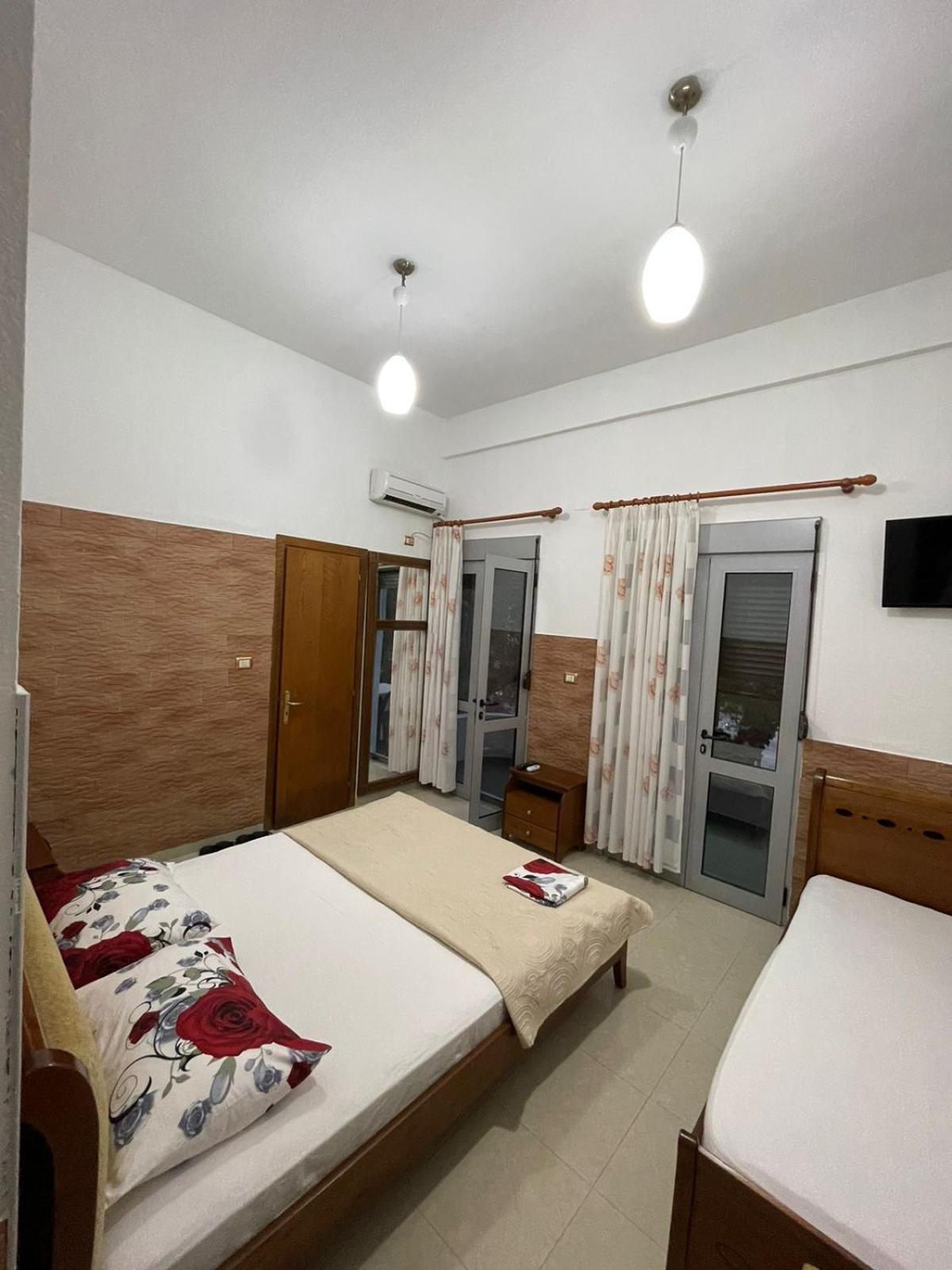 Guest House Kocollari Gjirokastër Eksteriør bilde